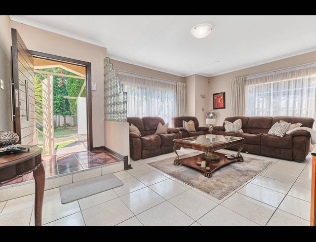 4 BEDROOM HOUSE FOR SALE IN STRUBENSVALLEI